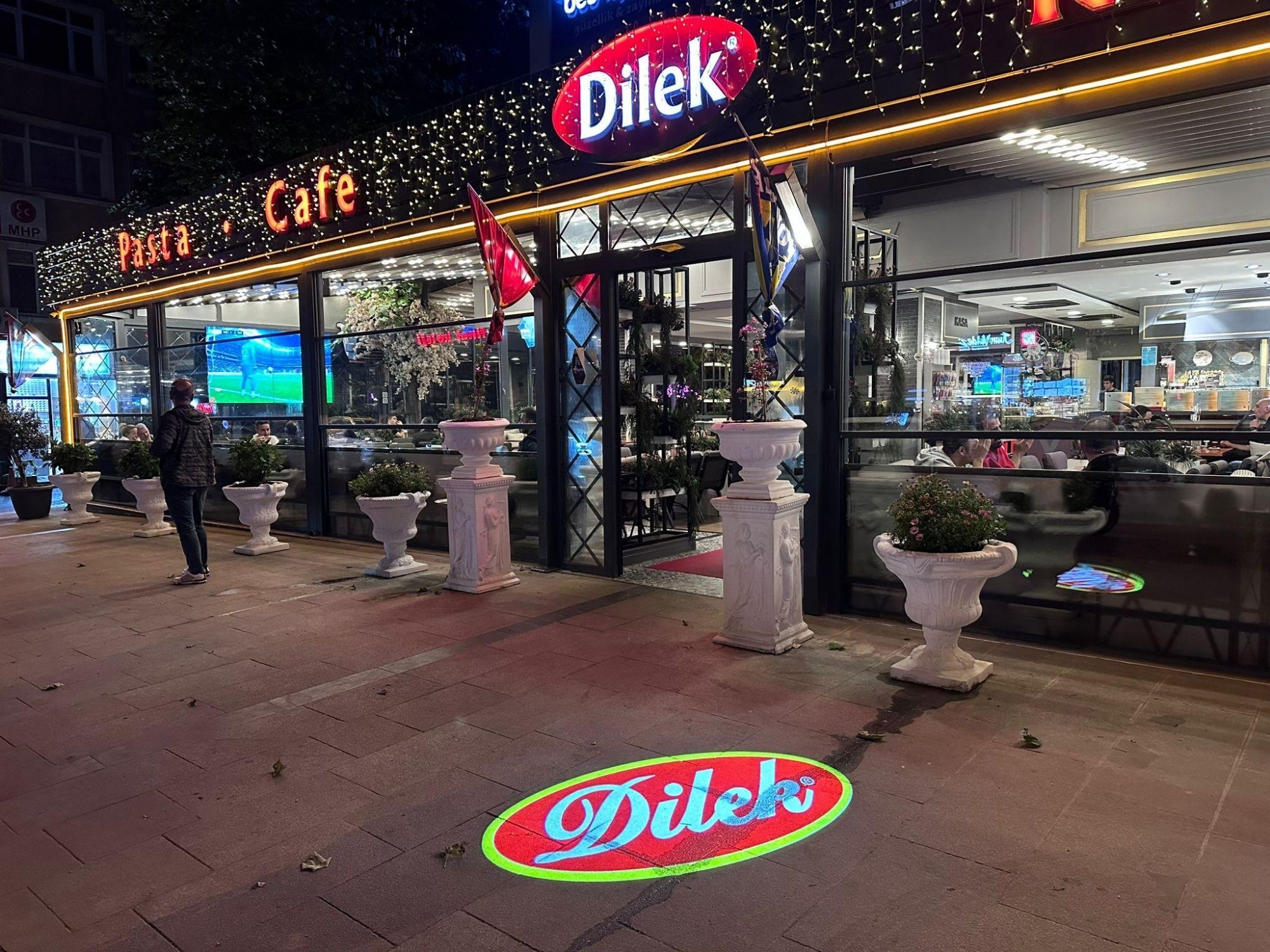 Modern Reklamcılığın Yükselen Yıldızı: Logo Projektör Etkisi