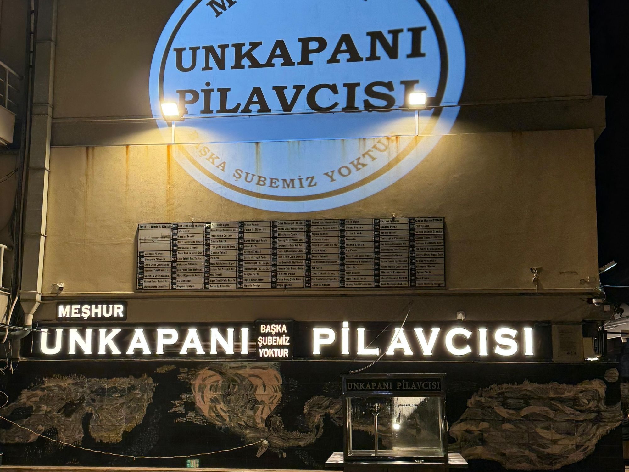Pilavcılarda Logo Lens ile Projektör Kullanarak Etkili Reklam