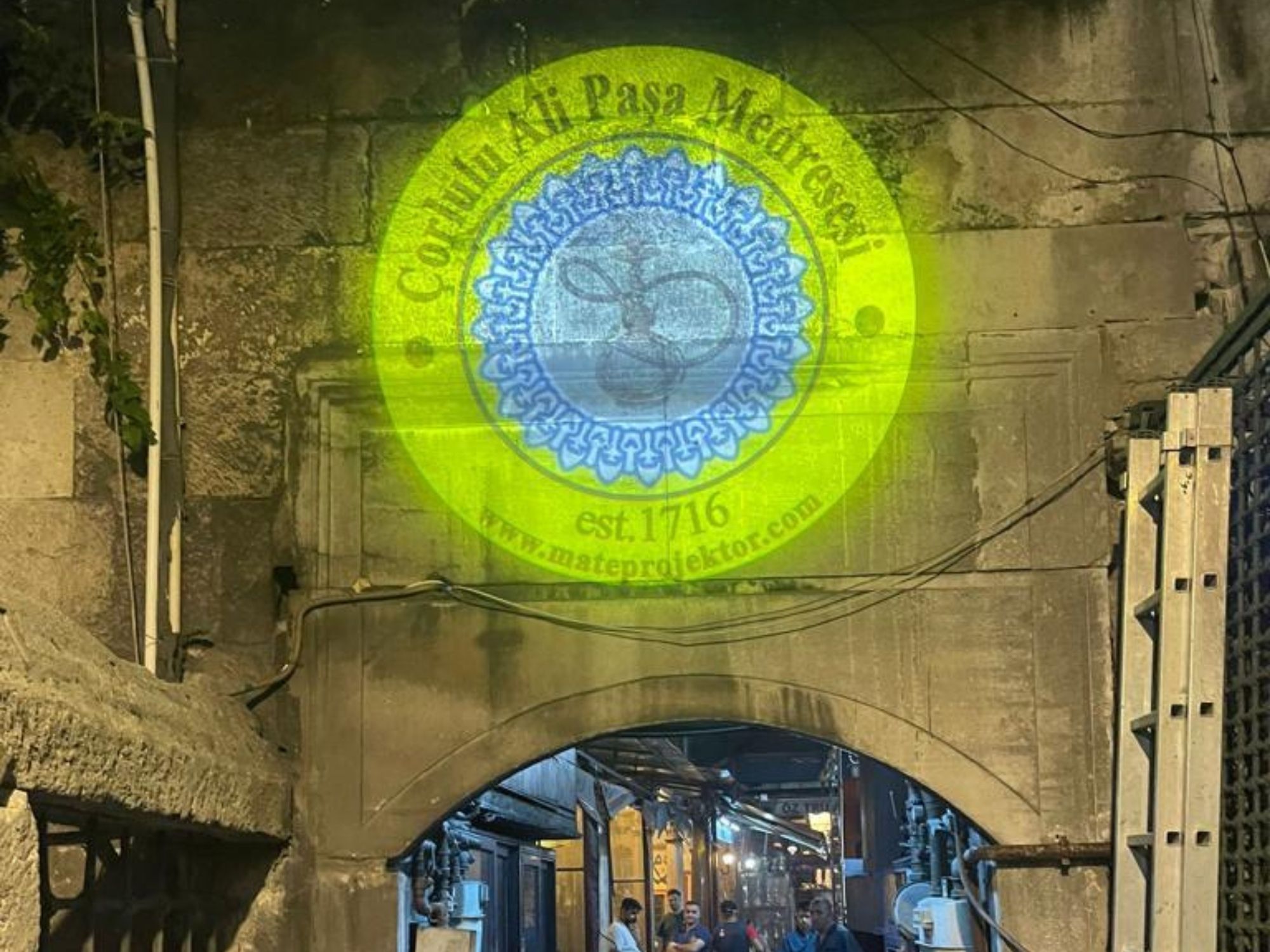 Sıradan Reklamlara Elveda, Logo Projektörlere Merhaba!