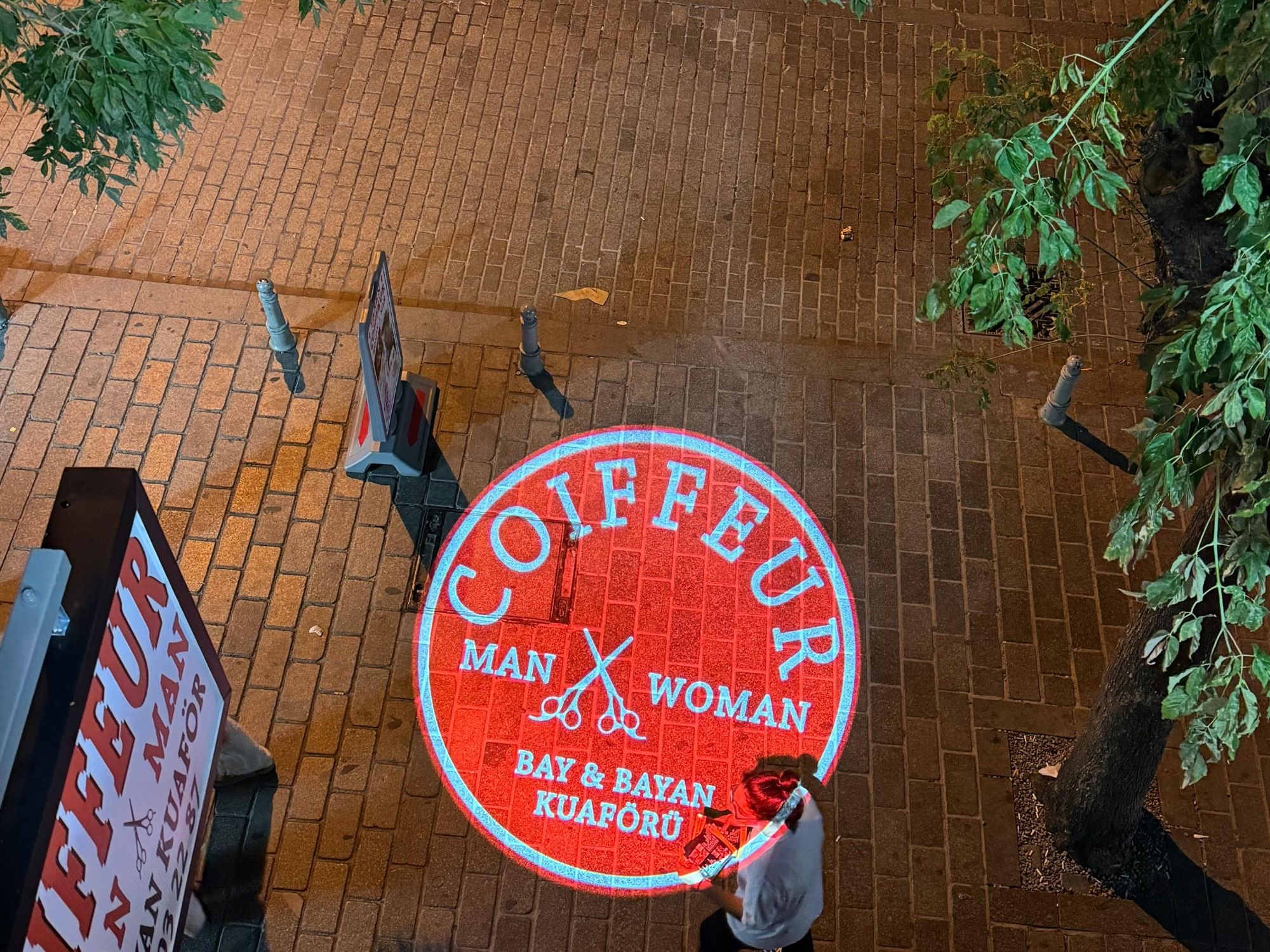 Müşteri Çekmenin Parlak Yolu: Logo Projektör Yorumları