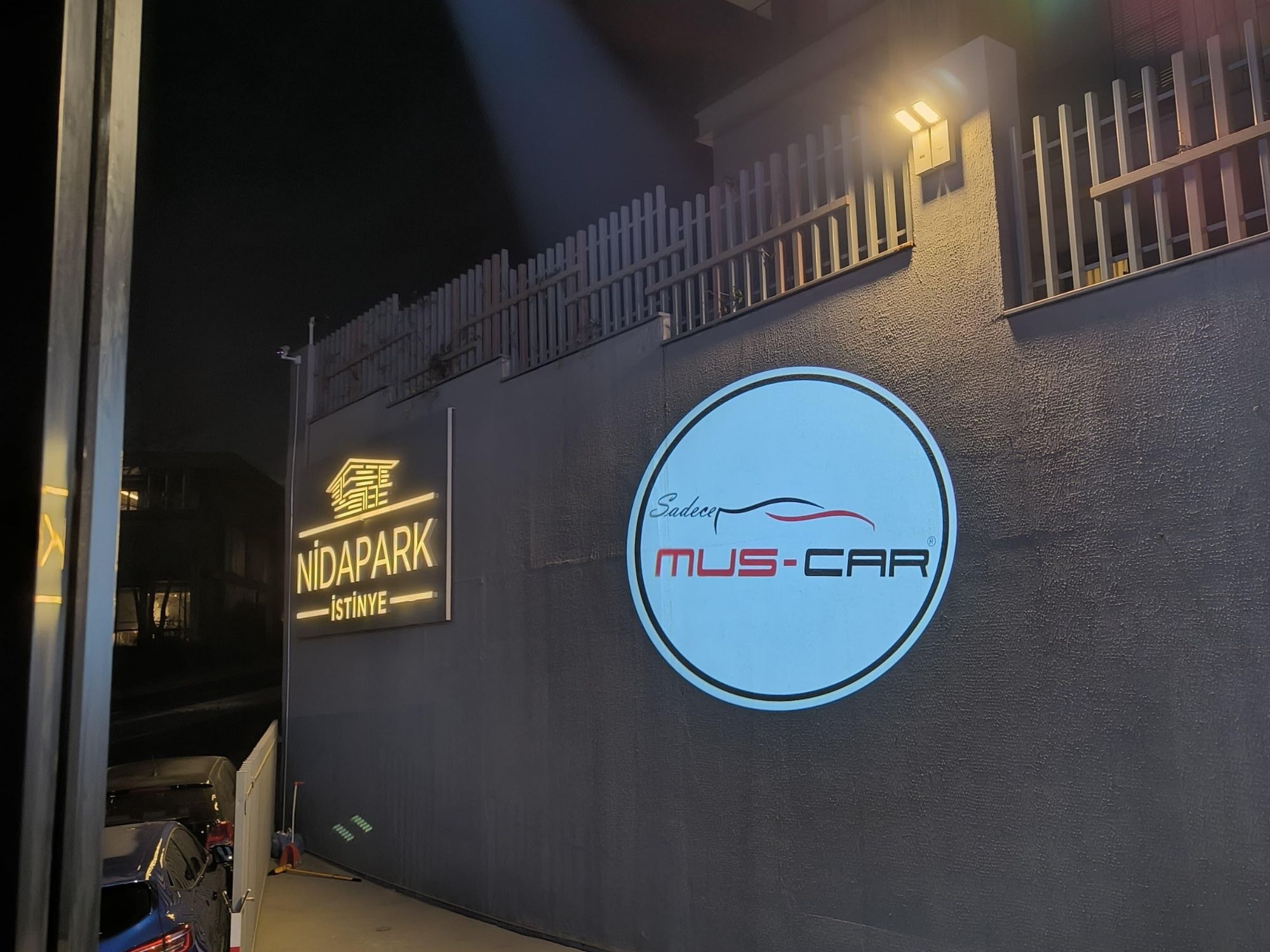 Logo Lens Projektörlerle Otomotiv Dünyasında Işıltılı Reklamlar