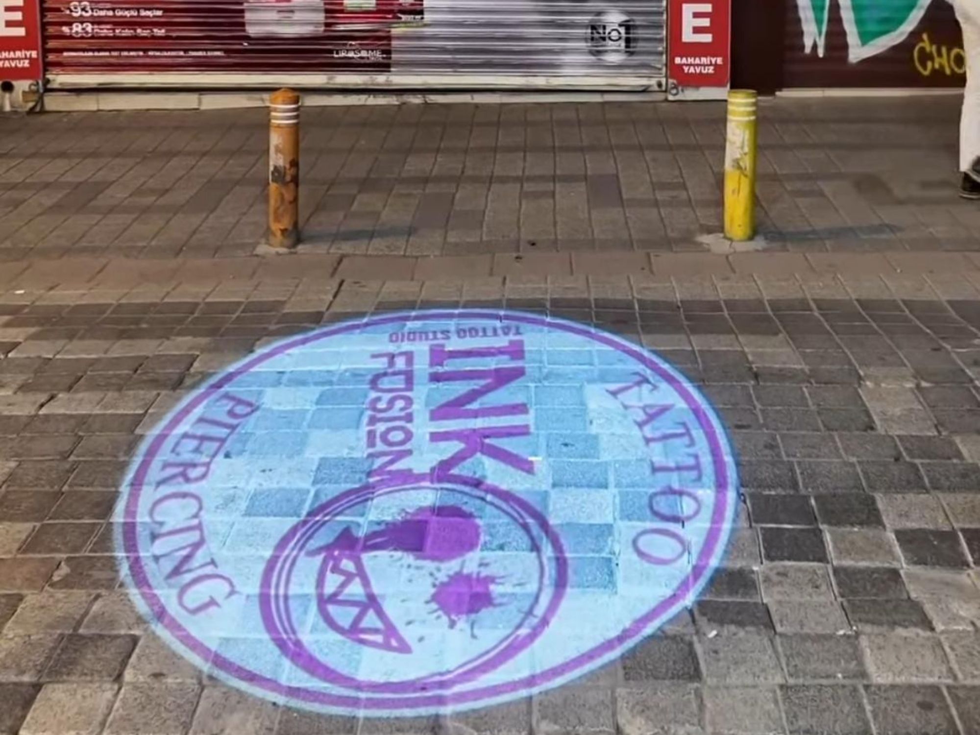 Dövme Stüdyonu Sokağa Taşı: Logo Lens ile Işıklı Reklam Gücü