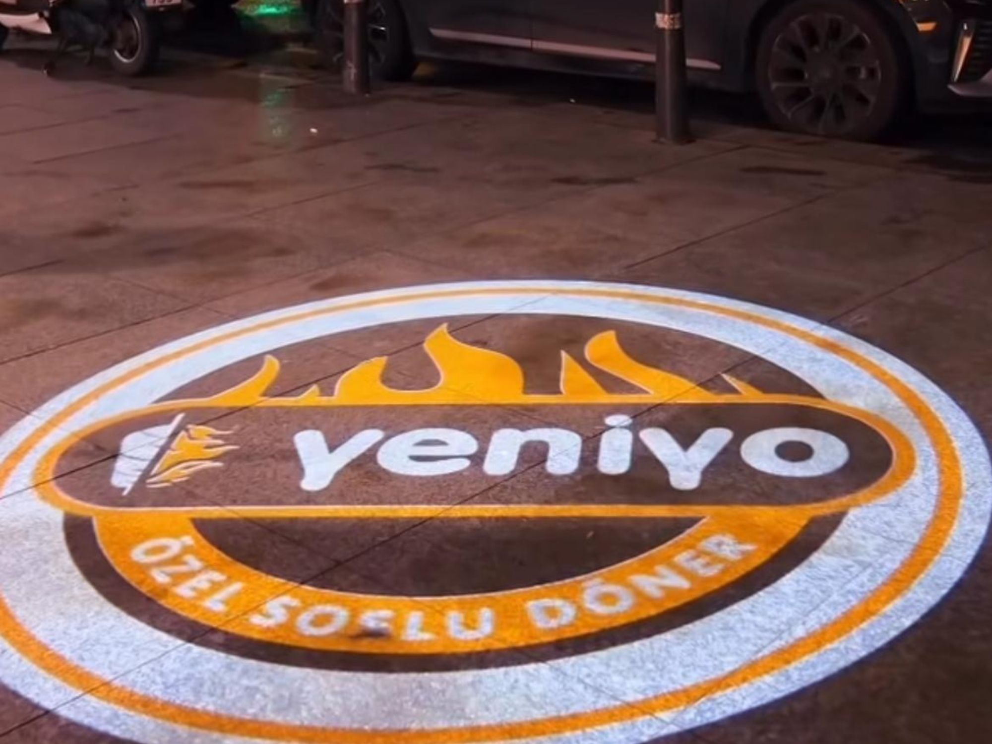 Döner Dükkanınızı Parlatın: Logo Lens Teknolojisiyle Müşteri Çekimi