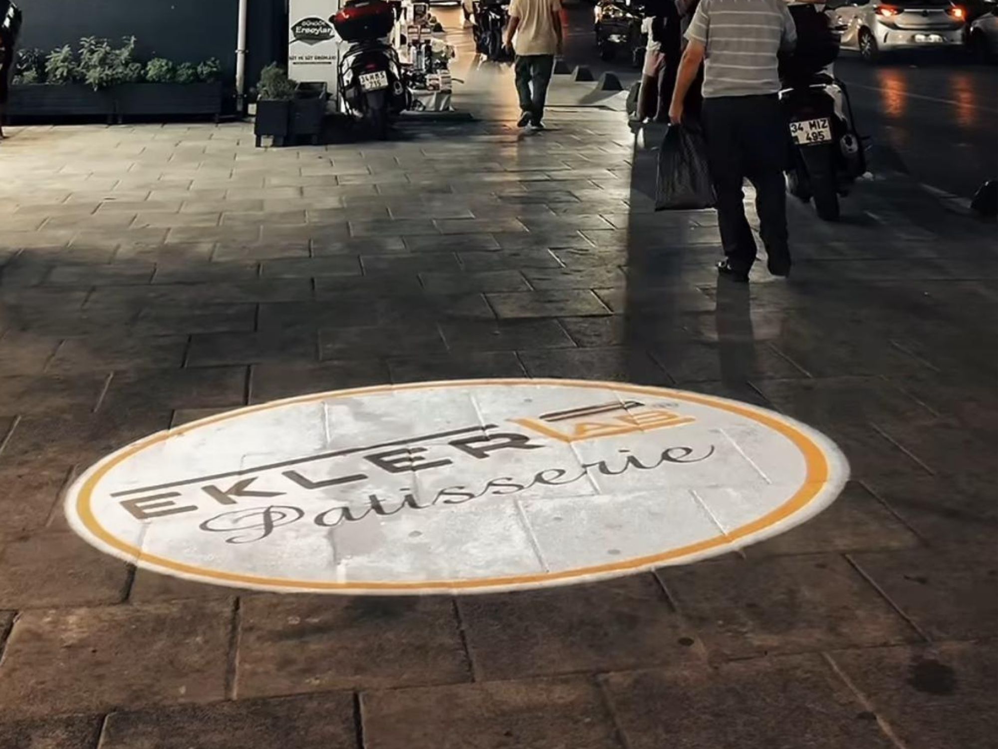 Mate 110W Logo Projektör: İşletmeler İçin Güçlü ve Dayanıklı Reklam Çözümü