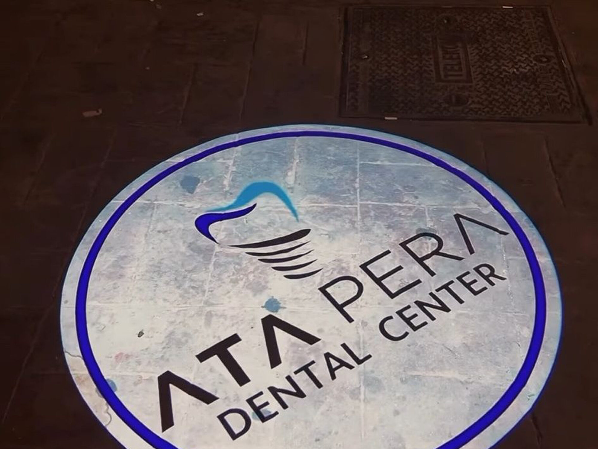 Dış Mekan ve İç Mekan İçin En Uygun Logo Projektör Modelleri: Mate Projektör Rehberi