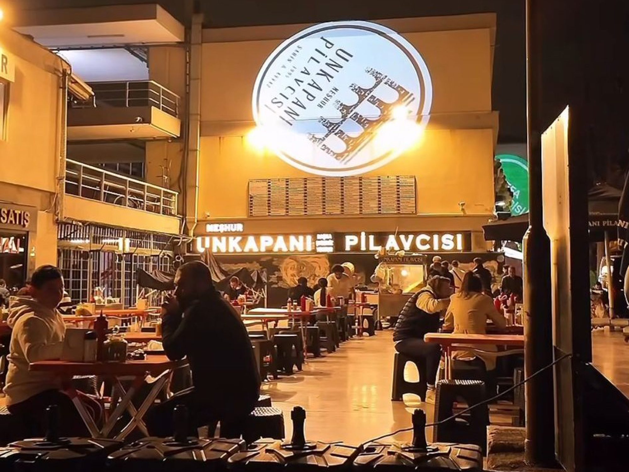 Pilavcılar İçin Dijital Pazarlama Dönüşümü: Logo Projektör