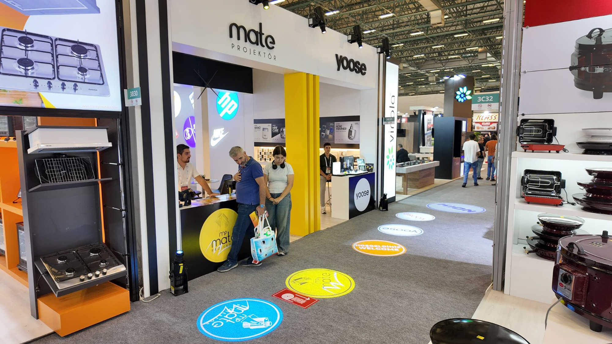 Konser, Fuar ve Açılışlarda Logo Projektör İle Daha Etkili Reklam: Işığınızla İz Bırakın