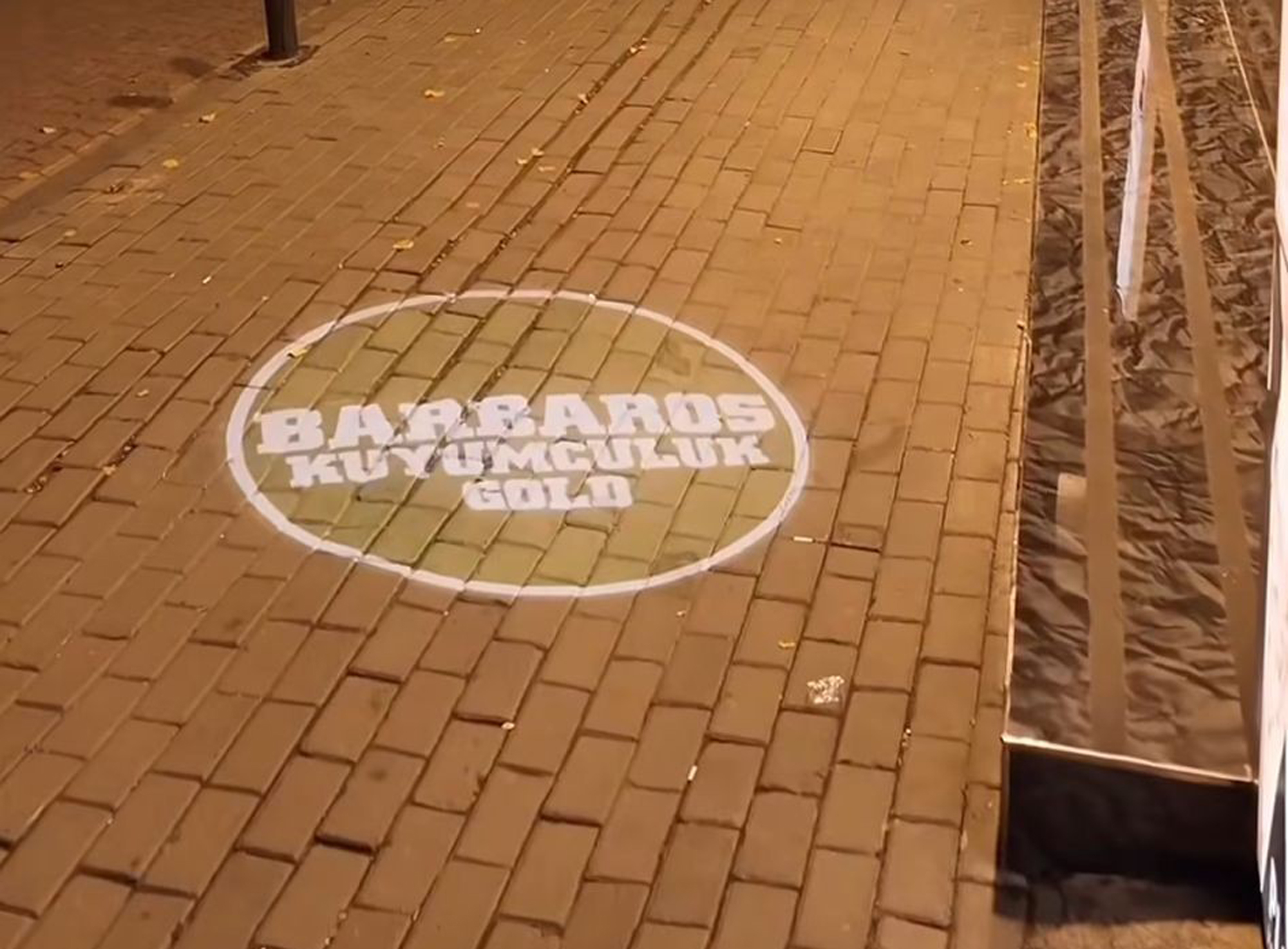 Dijital Çağın Yeni Favorisi: Logo Projektörlerin Reklam Stratejilerine Katkısı