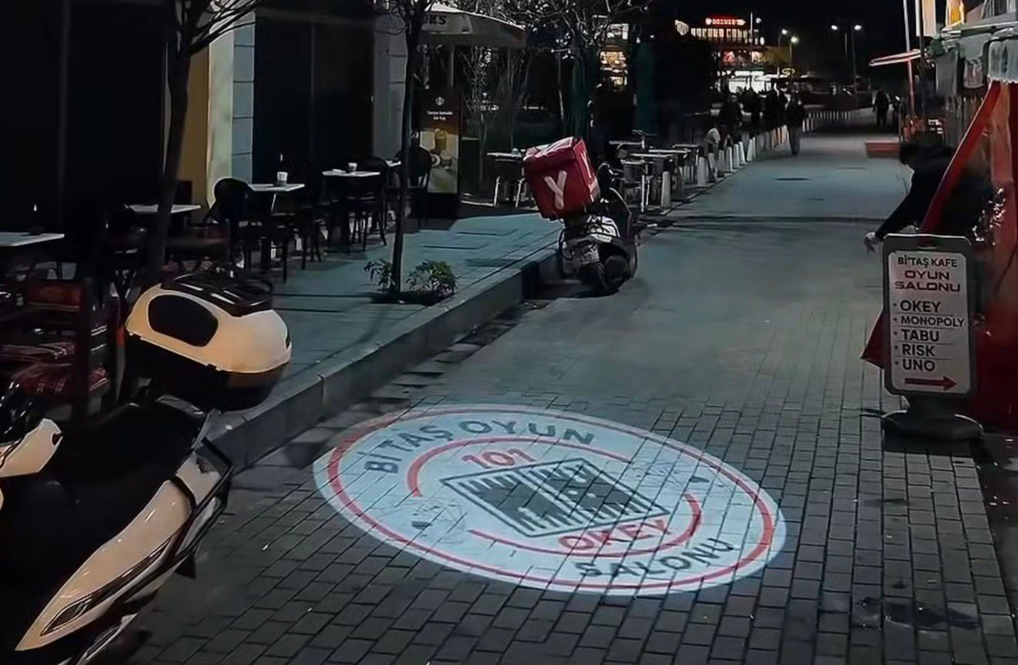 Açık Alanı Olan Kafeler İçin Su Geçirmez Logo Projektör Rehberi