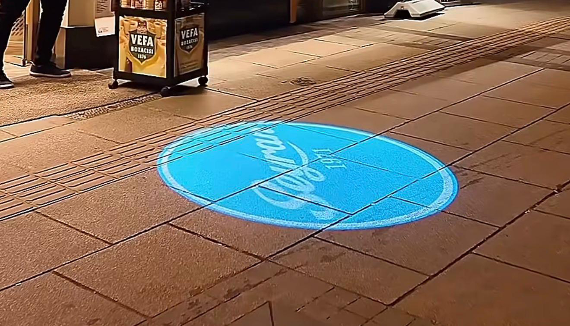 Galeriler İçin 160W ve 300W Logo Projektör Karşılaştırması