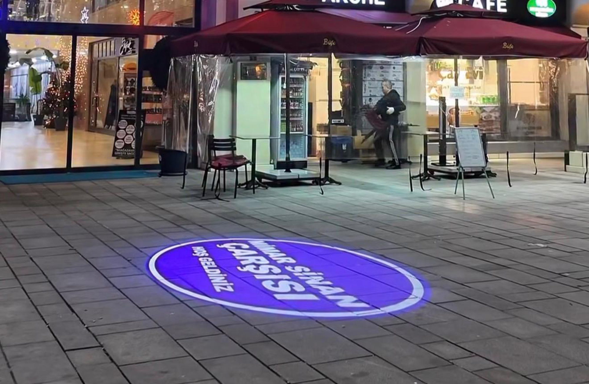 Yeni Açılan Kafelere Özel: En Uygun Reklam Yöntemi Logo Projektör