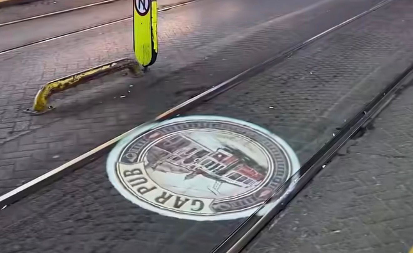 300W Logo Projektör ile AVM ve Açık Alan Reklamları: Işığın Gücüyle Kitlesel Çekim Alanları Yaratın