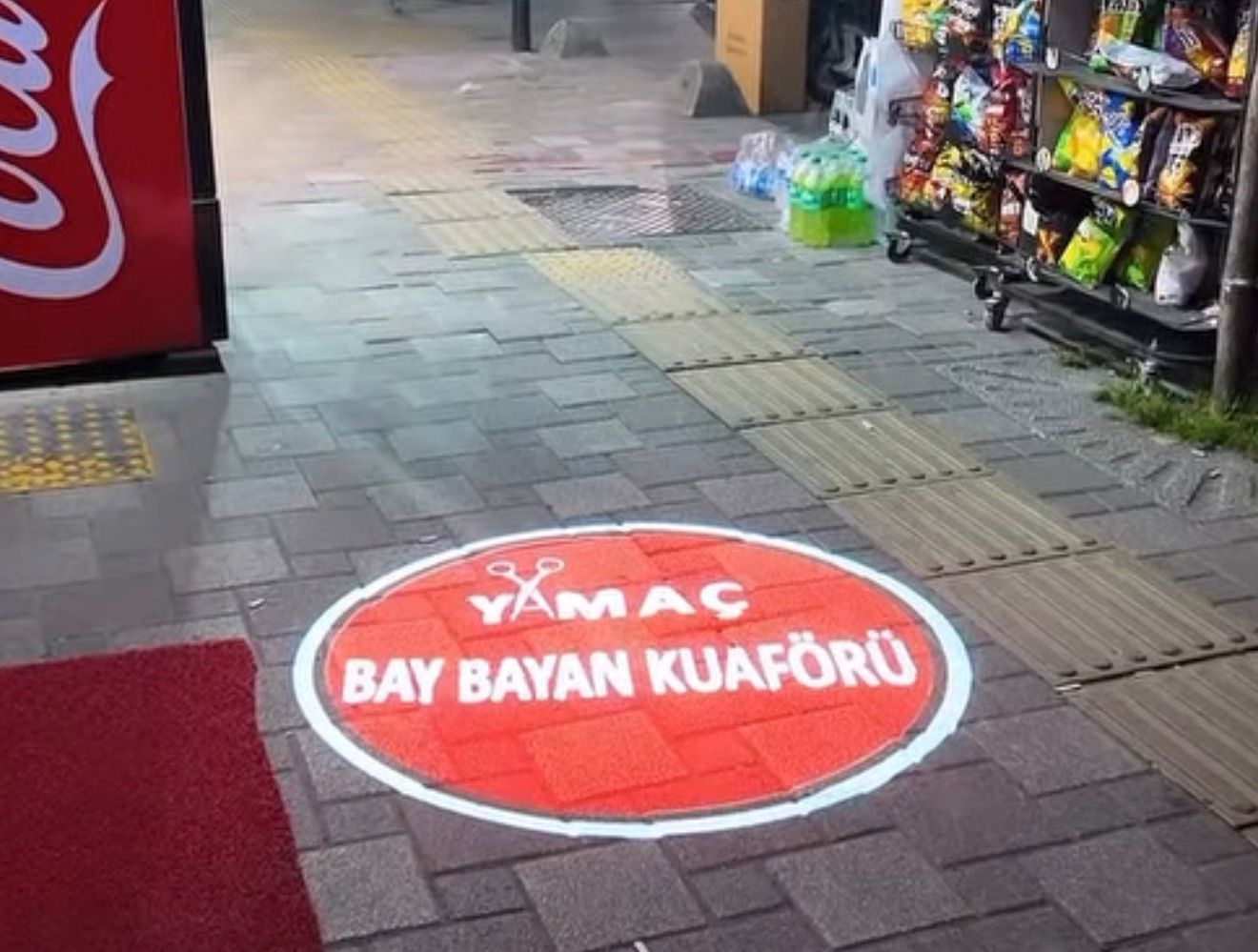 Logo Projektör ile Müşteri Sadakatini Destekleyen Görsel Deneyimler