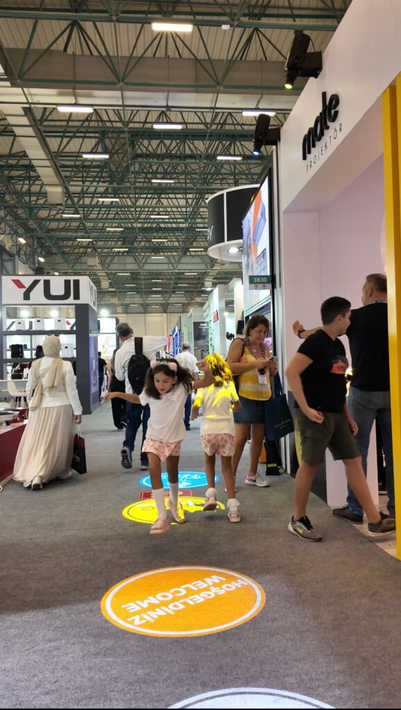 Fabrika ve Endüstriyel Tesislerde Logo Projektör Kullanım Alanları
